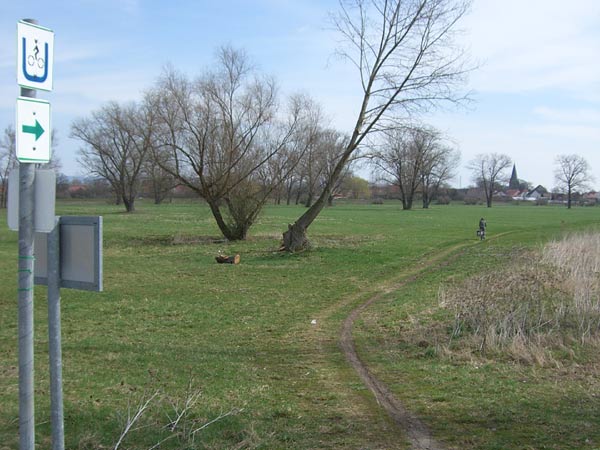 Abzweig vom Damm nach Leubingen