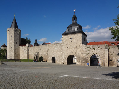 Stadtmauer Mühlhausen mit Frauentor und Rabenturm