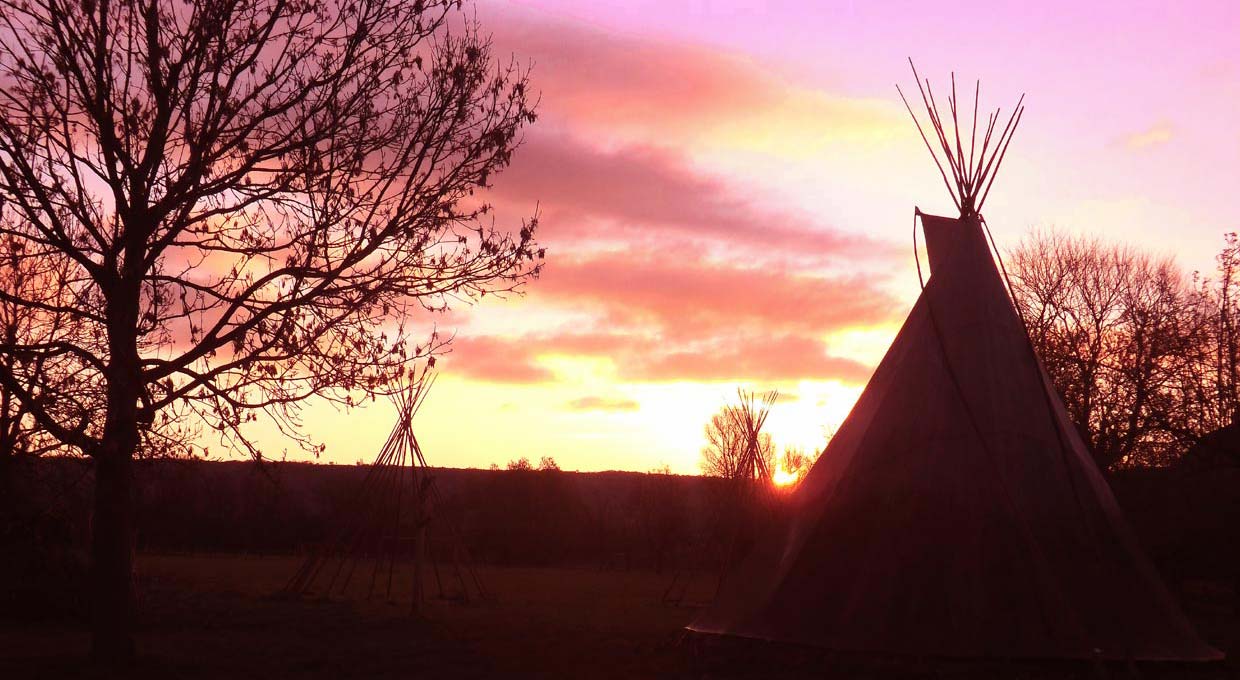 Sonnenaufgang im Tipi-Camp Kirchscheidungen